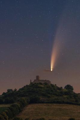 Komet Neowise über dem Desenberg