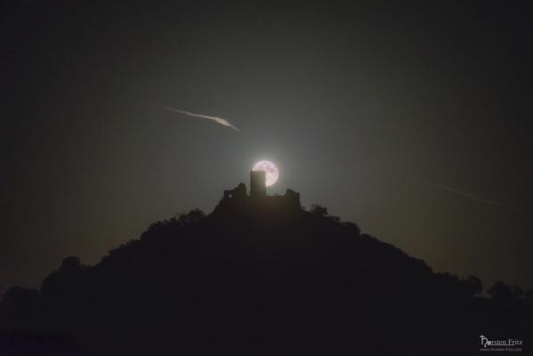 Vollmond über dem Desenberg