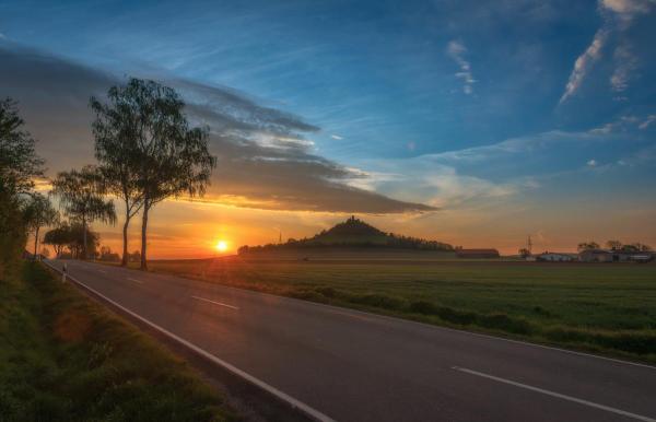 Sonnenaufgang am Desenberg