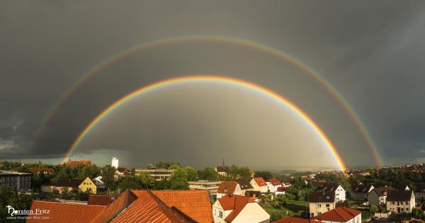 Doppelter Regenbogen über Warburg