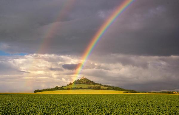 Regenbogen über dem Desenberg 